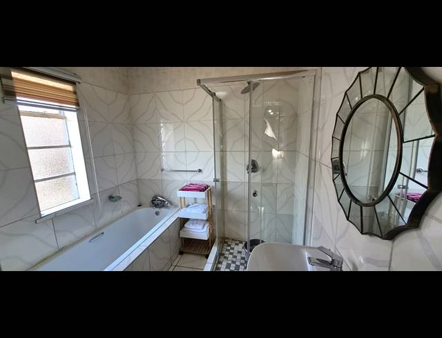 3 bed property to rent in CAPITAL PARK